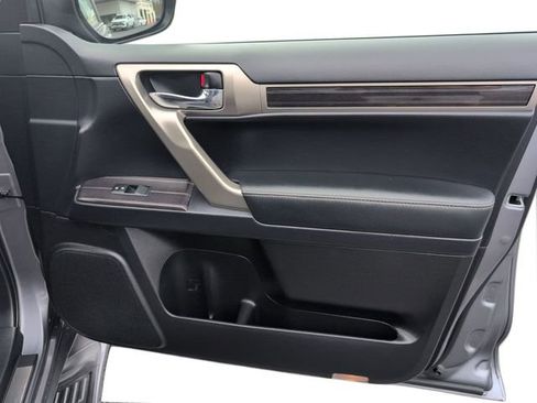 Used 2020 Lexus GX 460 Premium w/ Premium Package image 23
