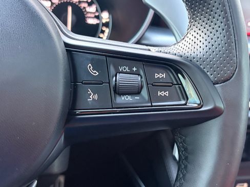 Used 2022 Alfa Romeo Stelvio Veloce AWD/4WD image 19
