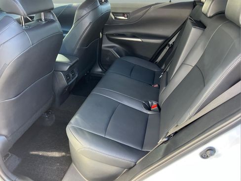 Used 2023 Toyota Venza Nightshade image 22