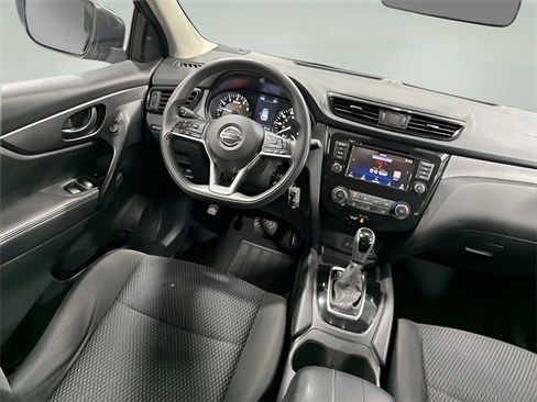 Used 2020 Nissan Rogue Sport S image 24