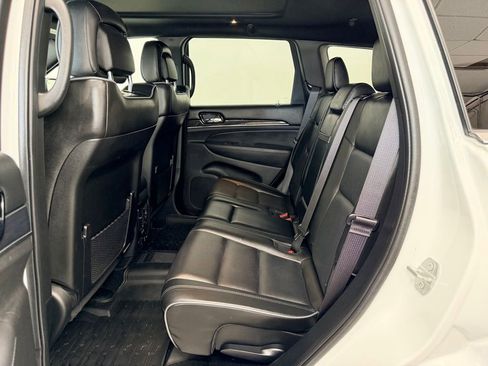 Used 2020 Jeep Grand Cherokee Overland AWD/4WD image 5