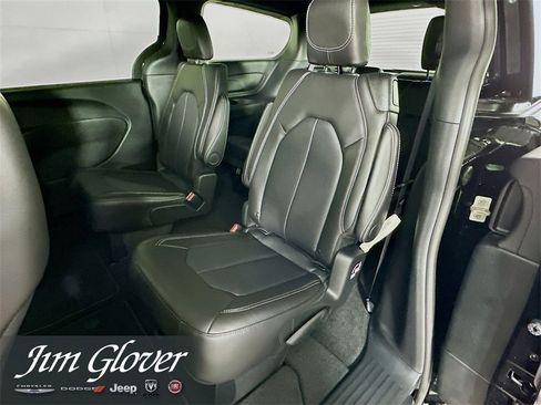 New 2026 Chrysler Pacifica Select image 14