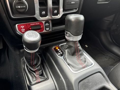 Used 2022 Jeep Wrangler Rubicon w/ Cold Weather Group AWD/4WD image 11