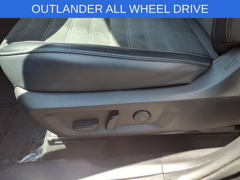 Used 2024 Mitsubishi Outlander AWD image 14