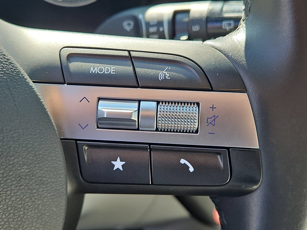 Used 2025 Hyundai Kona SEL FWD image 27
