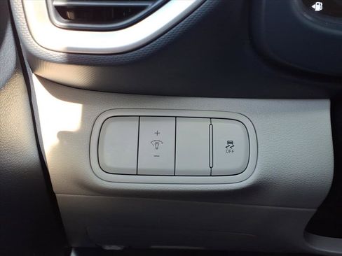 Certified 2025 Hyundai Venue Limited image 24