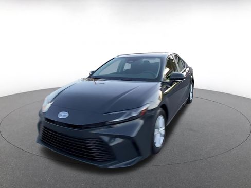 Used 2025 Toyota Camry LE image 7