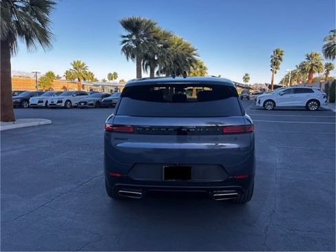 Used 2024 Land Rover Range Rover Sport SE image 6