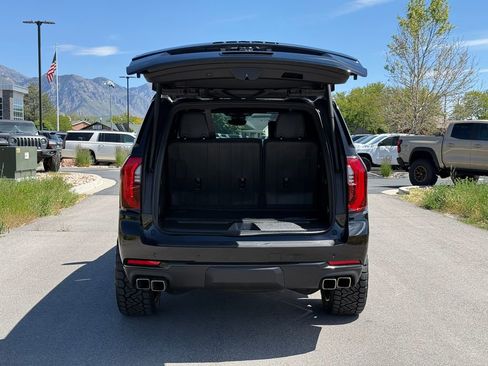 Used 2025 GMC Yukon Denali Ultimate AWD/4WD image 12