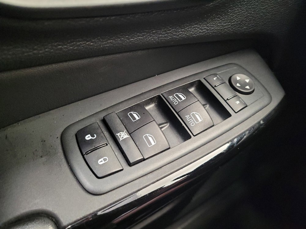 Used 2021 Jeep Cherokee Latitude Plus AWD/4WD image 27