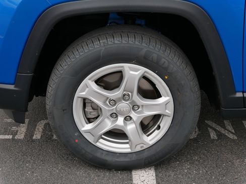 Used 2022 Jeep Compass Sport image 15