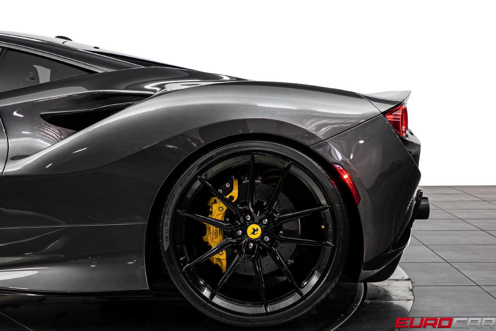 Used 2020 Ferrari F8 Tributo RWD image 22