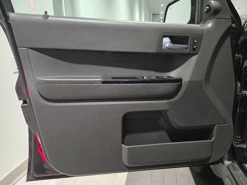 Used 2008 Ford Escape Limited image 25