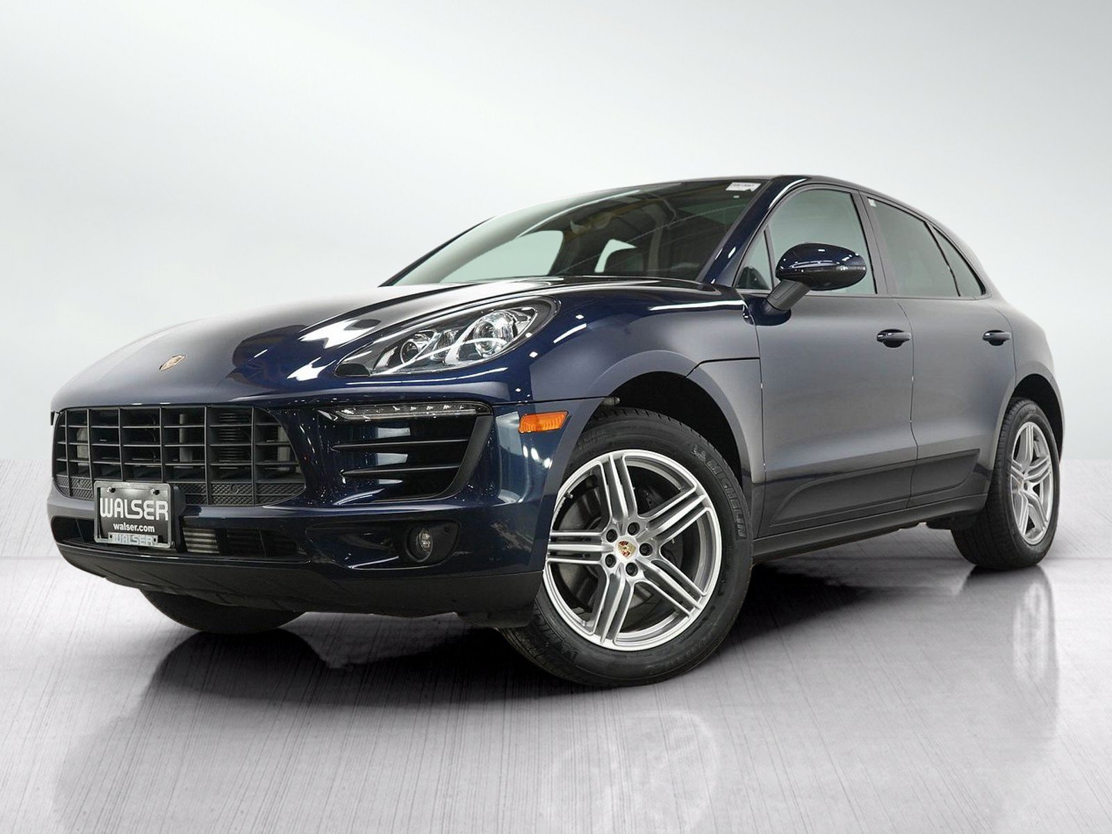 Used 2018 Porsche Macan AWD/4WD image 1