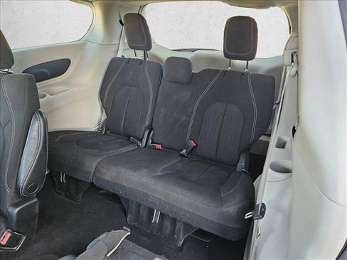 Used 2022 Chrysler Voyager LX image 17
