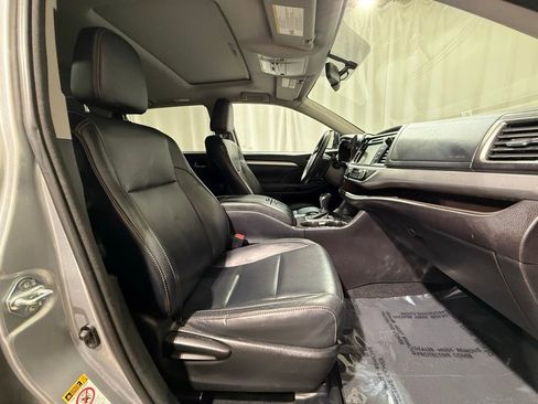 Used 2016 Toyota Highlander XLE AWD/4WD image 24