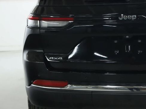 Used 2023 Jeep Grand Cherokee Limited w/ Luxury Tech Group II image 44