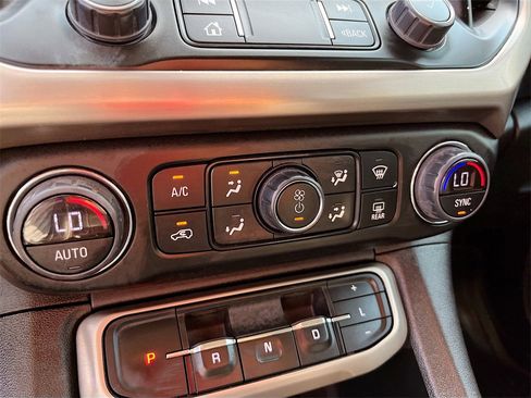 Used 2023 GMC Acadia Denali image 16