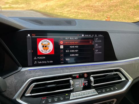 Used 2019 BMW X5 xDrive40i w/ M Sport Package AWD/4WD image 38