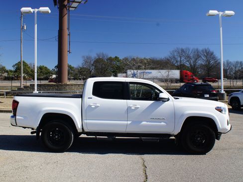 Used 2022 Toyota Tacoma SR5 image 19