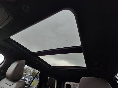 Used 2023 Ford Explorer King Ranch w/ Premium Technology Package image 21