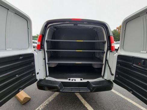 Used 2022 GMC Savana 2500 RWD image 25