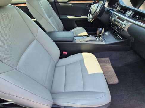 Used 2015 Lexus ES 350 w/ Luxury Package FWD image 24