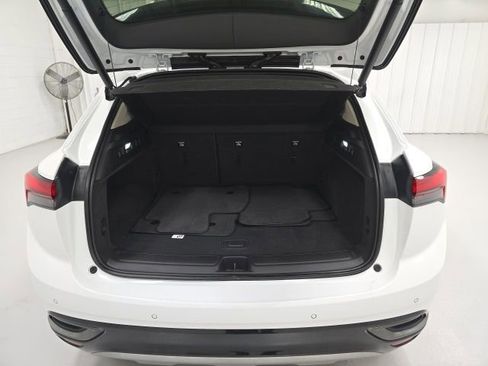 Certified 2022 Buick Envision Essence w/ Sport Touring Package image 25