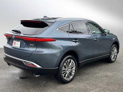 Used 2024 Toyota Venza XLE AWD/4WD image 3