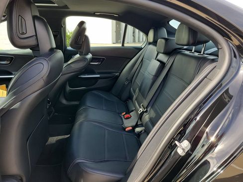 Used 2025 Mercedes-Benz C 300 4MATIC Sedan image 12