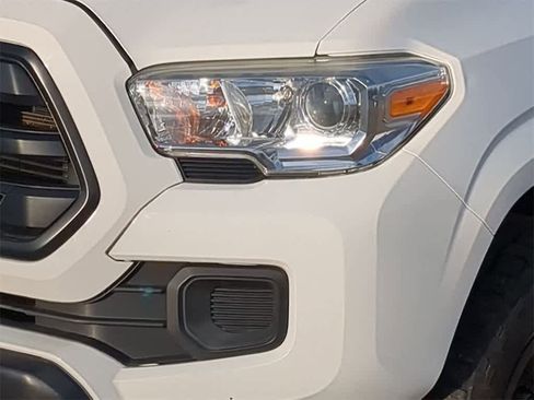 Used 2019 Toyota Tacoma SR image 10