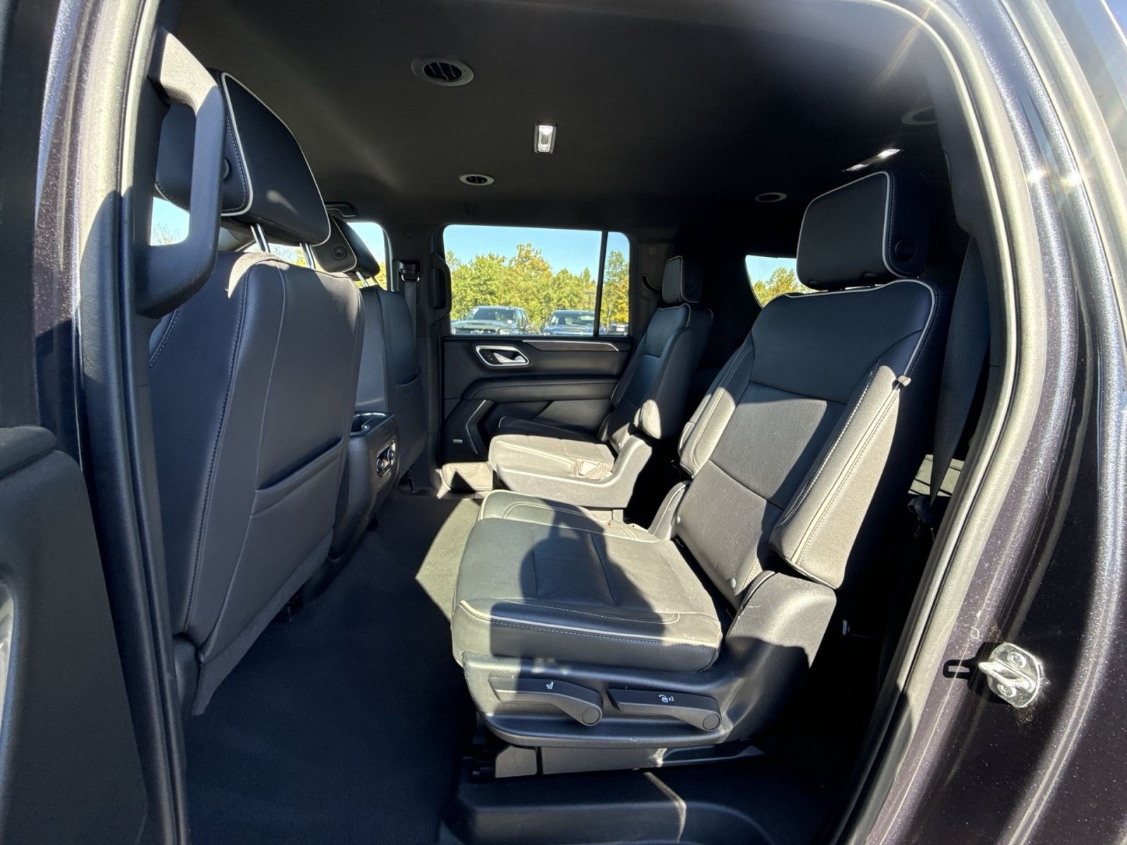 Used 2023 Chevrolet Suburban Premier AWD/4WD image 25