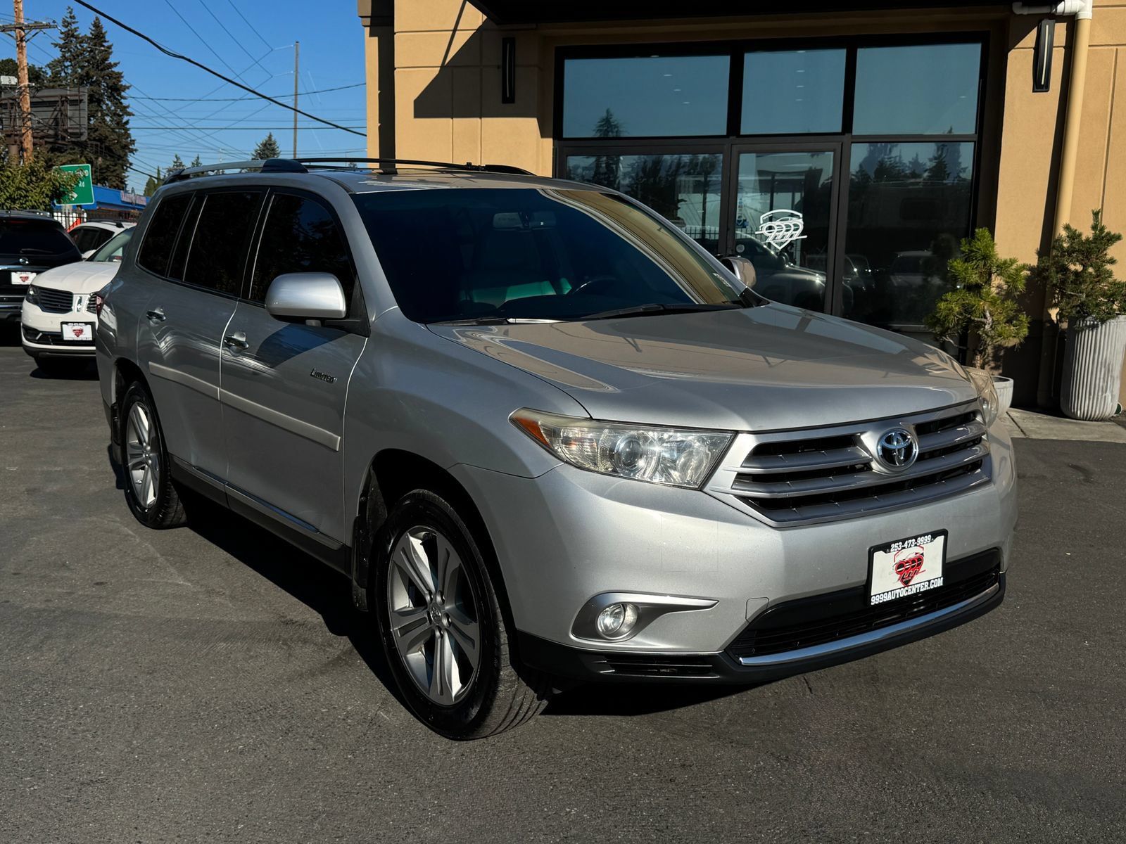 Used 2012 Toyota Highlander Limited w/ Tow Pkg AWD/4WD image 1