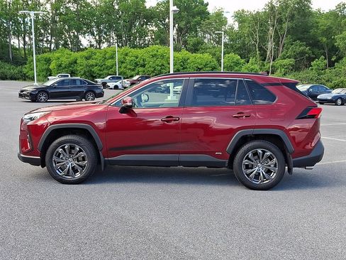 Used 2022 Toyota RAV4 XLE Premium AWD/4WD image 7