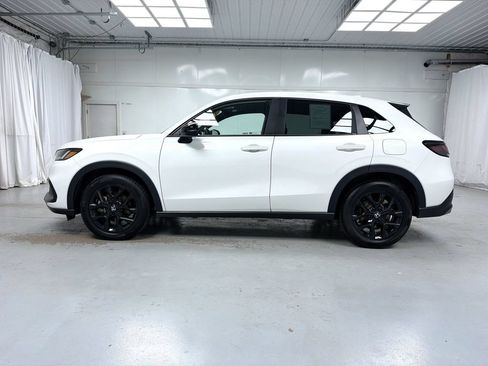 Used 2025 Honda HR-V Sport image 11