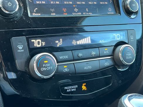 Used 2019 Nissan Rogue SV w/ Premium Package FWD image 23