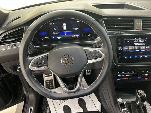 Certified 2023 Volkswagen Tiguan SE R-Line image 4