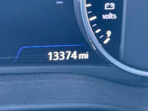 Used 2024 Buick Enclave Avenir w/ Avenir Technology Package image 17