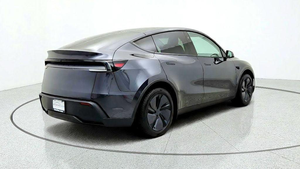 Used 2026 Tesla Model Y Long Range RWD image 5