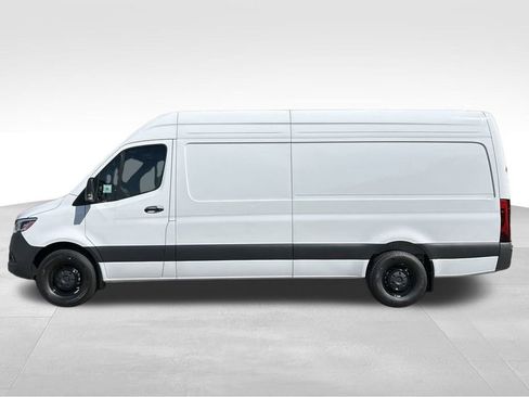 Used 2024 Mercedes-Benz Sprinter 2500 image 2