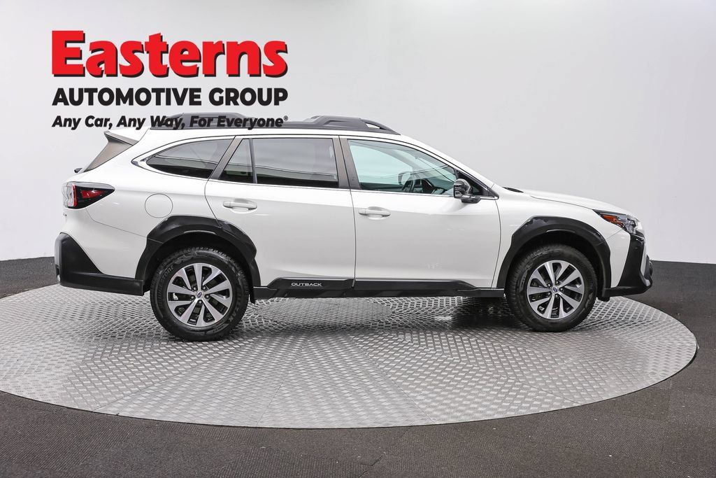 Used 2023 Subaru Outback Premium AWD/4WD image 5