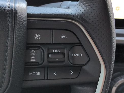 Used 2025 Toyota 4Runner TRD Off-Road Premium AWD/4WD image 23
