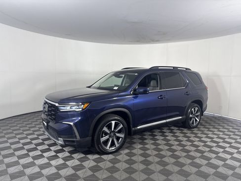 Certified 2023 Honda Pilot Touring image 8