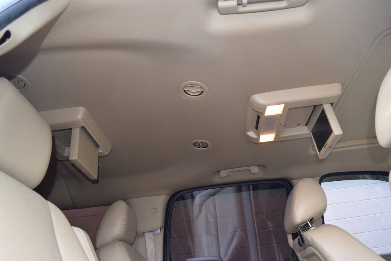 Used 2014 Chevrolet Suburban LTZ RWD image 59