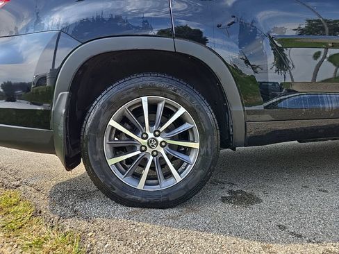 Used 2018 Toyota Highlander XLE w/ Protection Package #3 AWD/4WD image 13