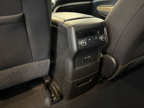 Used 2022 GMC Acadia SLE FWD image 20