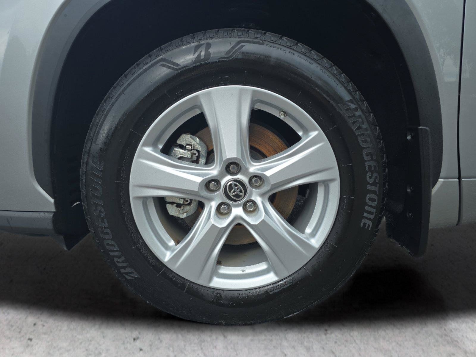 Used 2020 Toyota Highlander LE AWD/4WD image 30