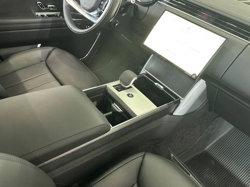 New 2025 Land Rover Range Rover SE image 25