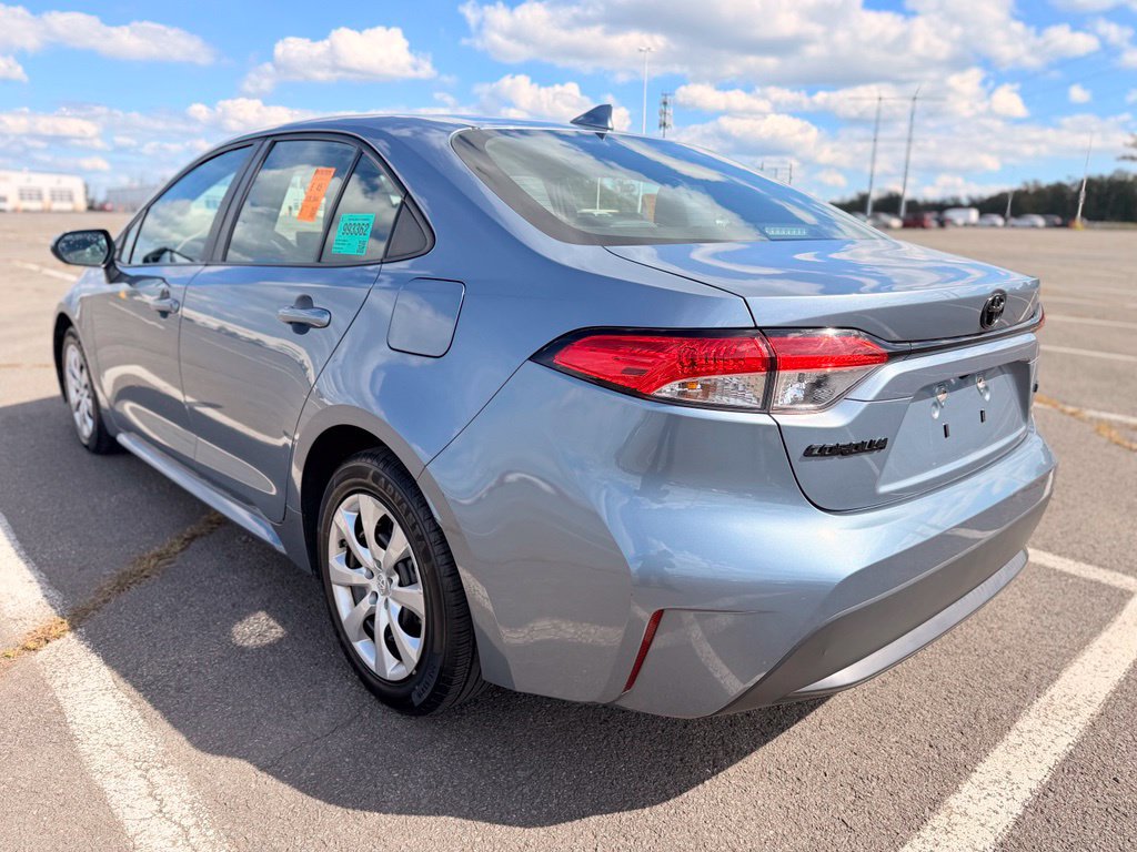 Used 2020 Toyota Corolla LE FWD image 3