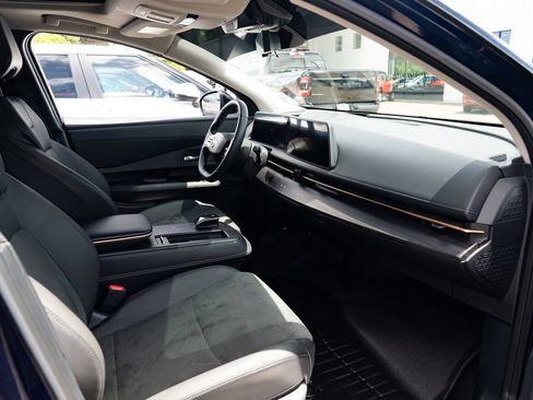 Used 2025 Nissan Ariya AWD image 26